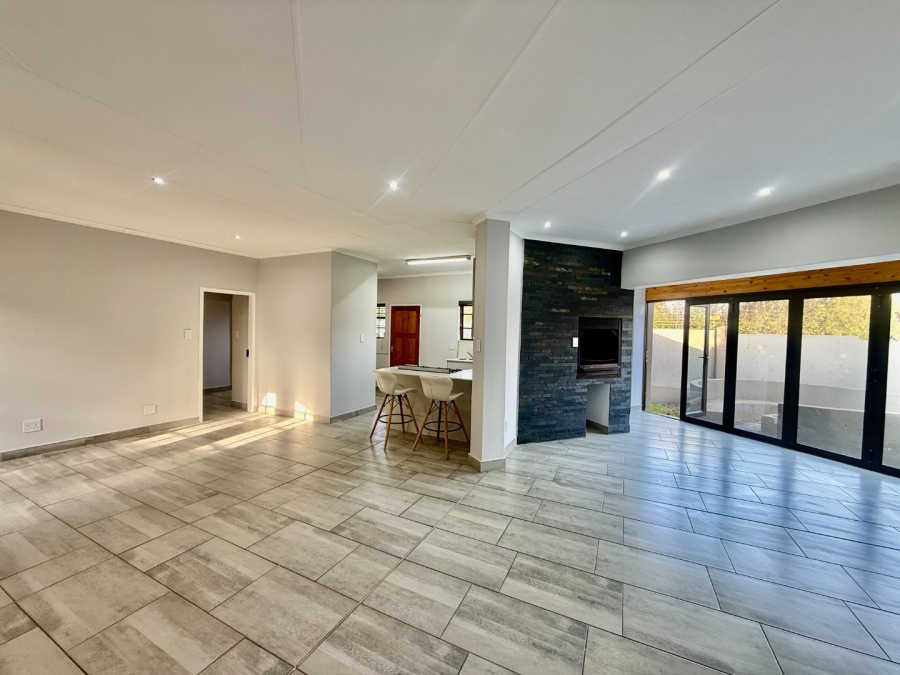 To Let 3 Bedroom Property for Rent in Melodie North West